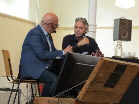 Wilfried van Sark (rechts) in gesprek met Gert-Jan Jansen (links).